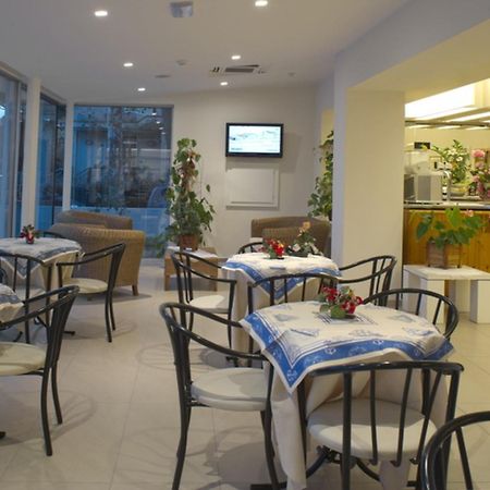 Hotel Nives Риччоне Екстер'єр фото
