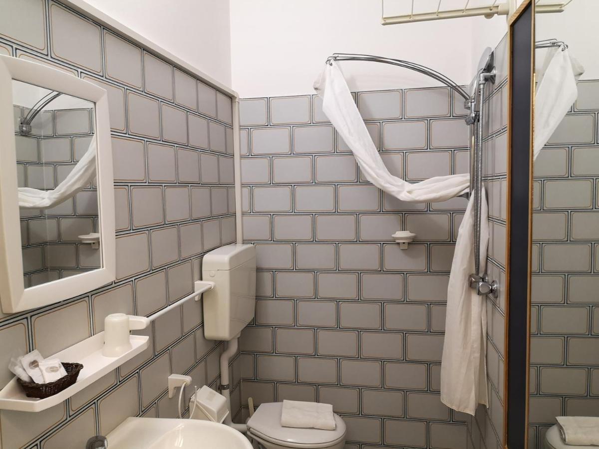 Hotel Nives Риччоне Номер фото