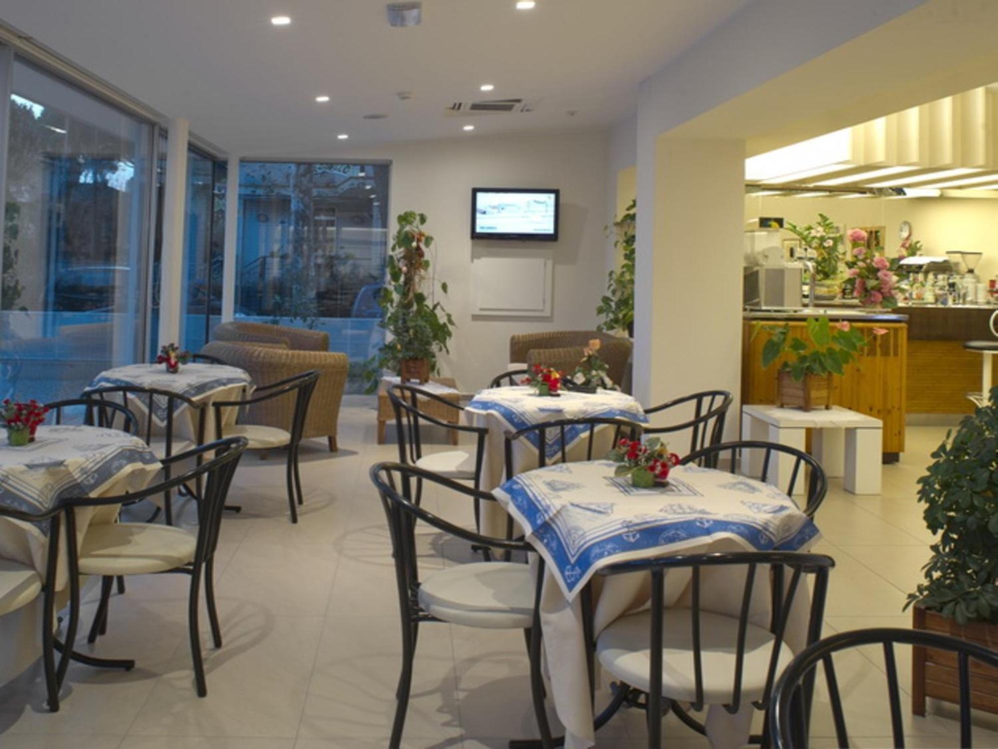 Hotel Nives Риччоне Екстер'єр фото