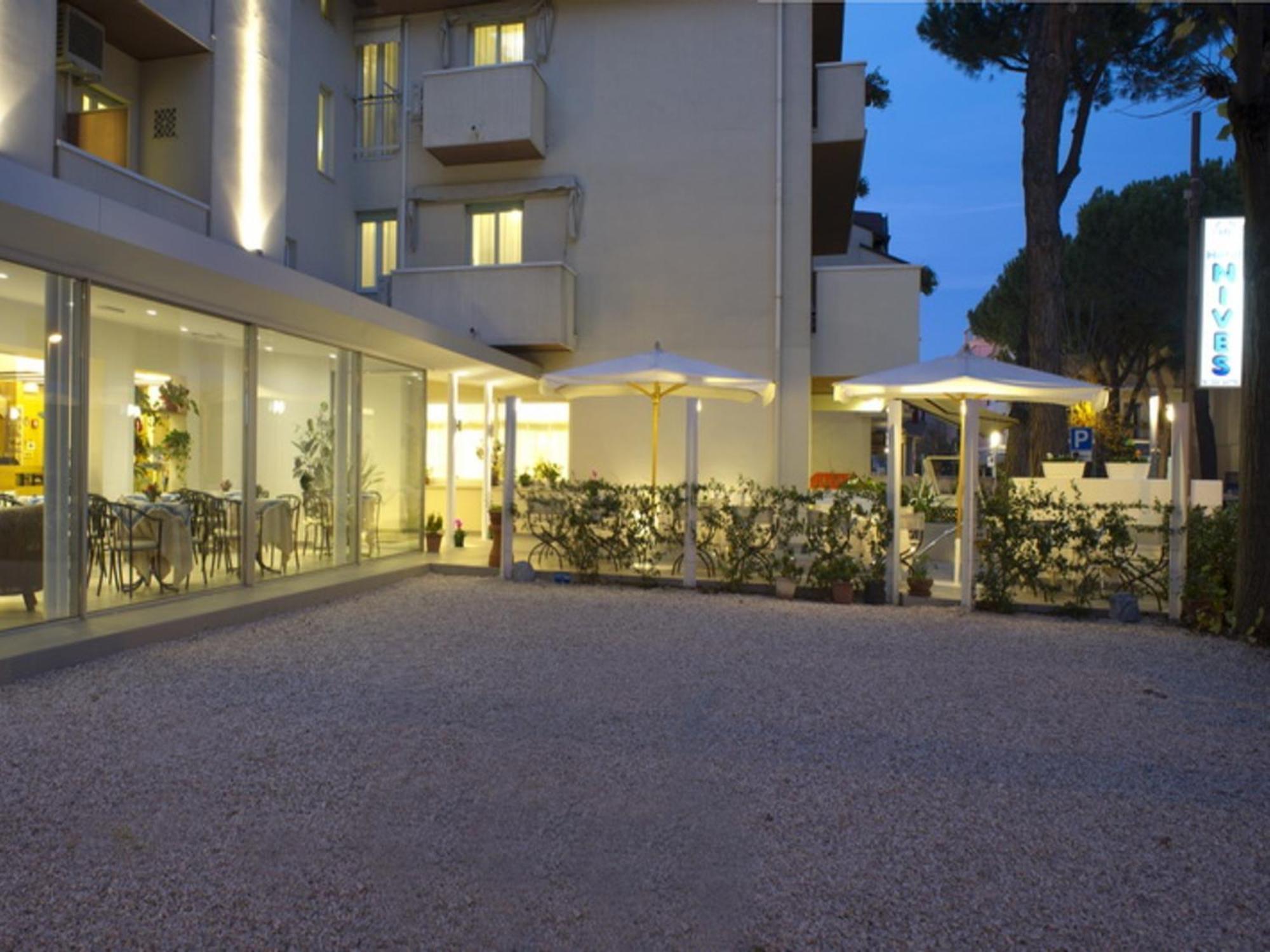 Hotel Nives Риччоне Екстер'єр фото