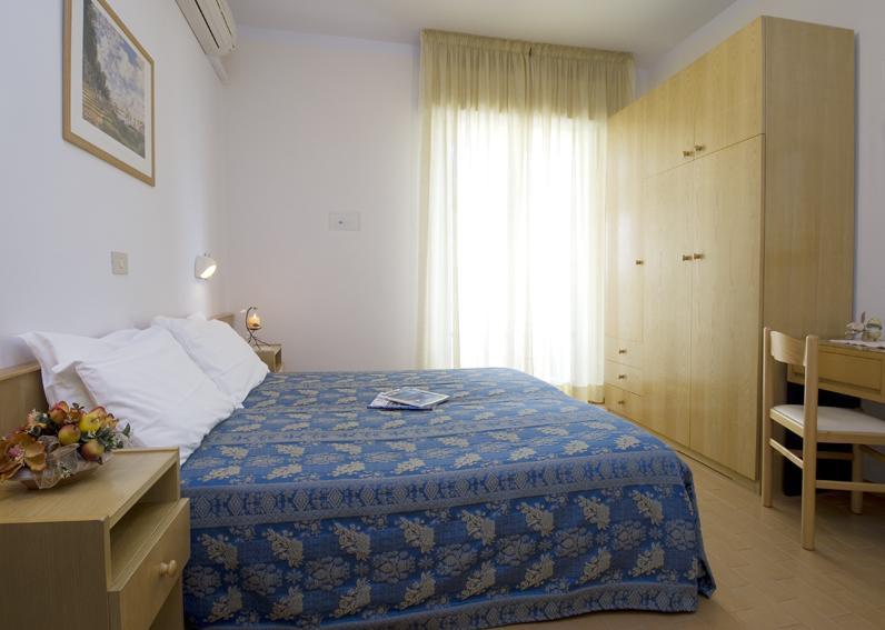 Hotel Nives Риччоне Номер фото