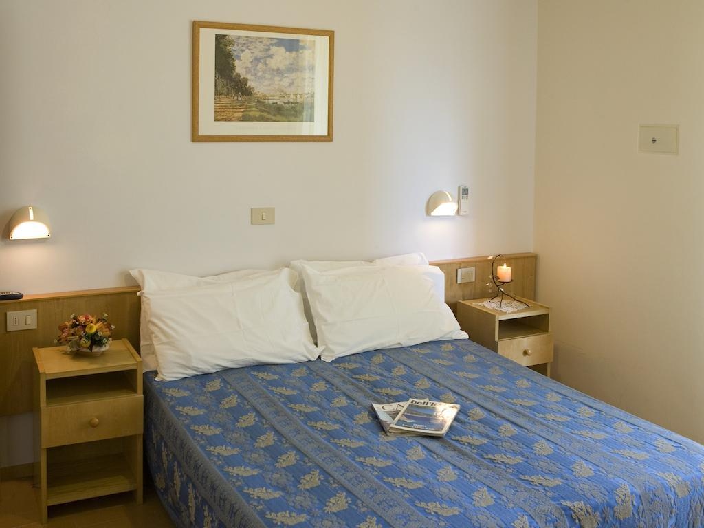 Hotel Nives Риччоне Номер фото